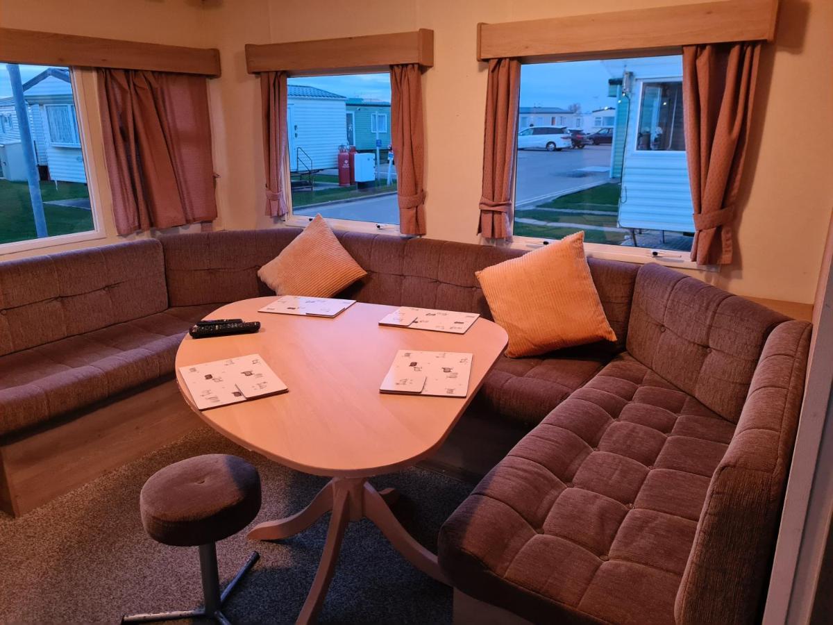 Cosy, Family Caravan Near The Beach Clacton-on-Sea Buitenkant foto